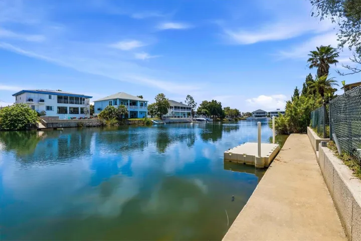 Seawall / Kneewall and Boat Dock