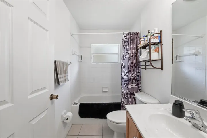 Guest Bath Between 2nd & 3rd Bedrooms