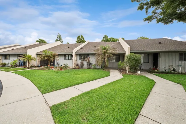 Lake front 2 Bedroom/ 2 Bath Townhome