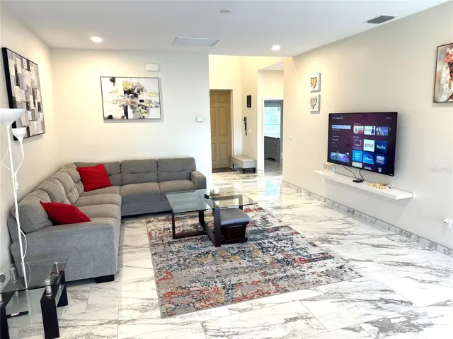 Livingroom - view 2