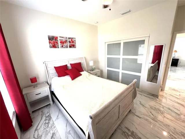 Bedroom 2 - view 2