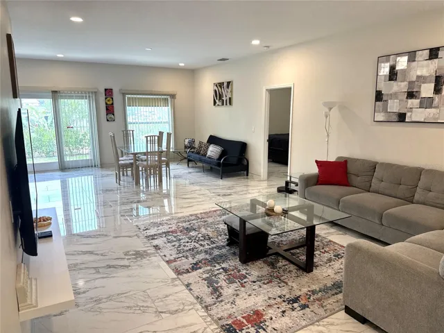 Livingroom - view 1