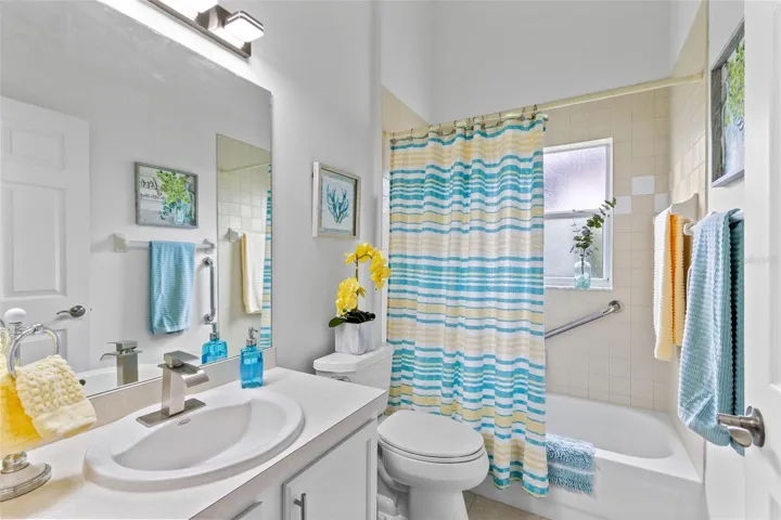 Super cute hall bathroom.