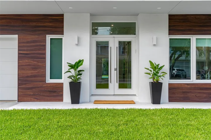 Front entrance-French glass doors.Outdoor lighting with dimmer