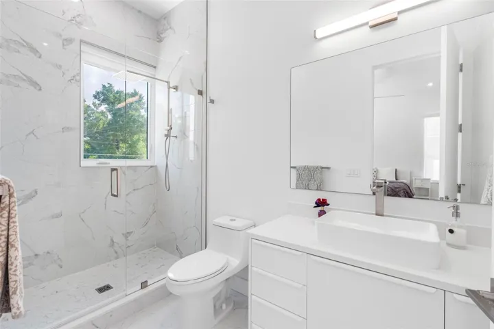 En-suite bath, bedroom 2