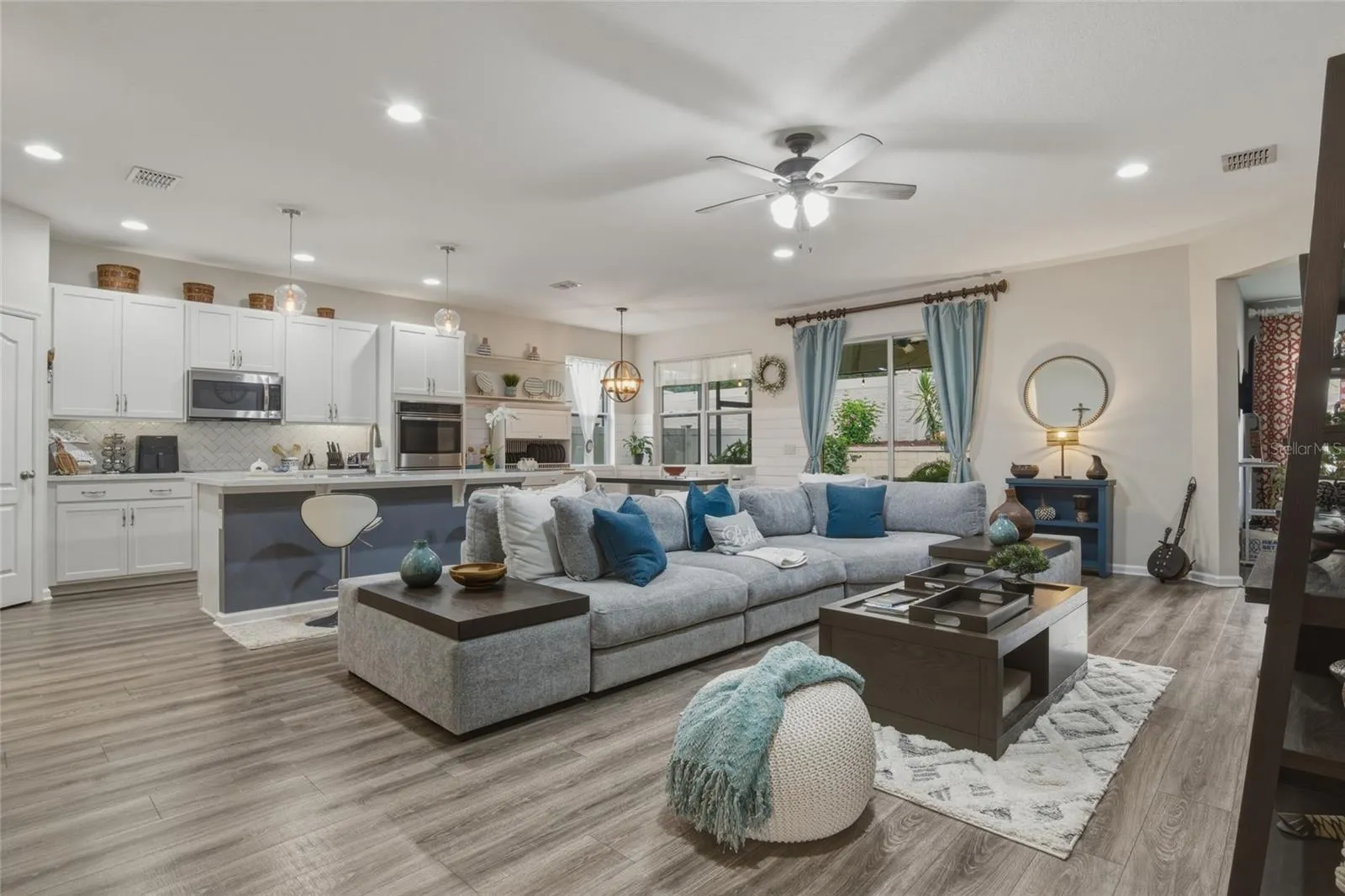 Living Room &amp; Kitchen