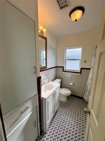 2nd bathroom