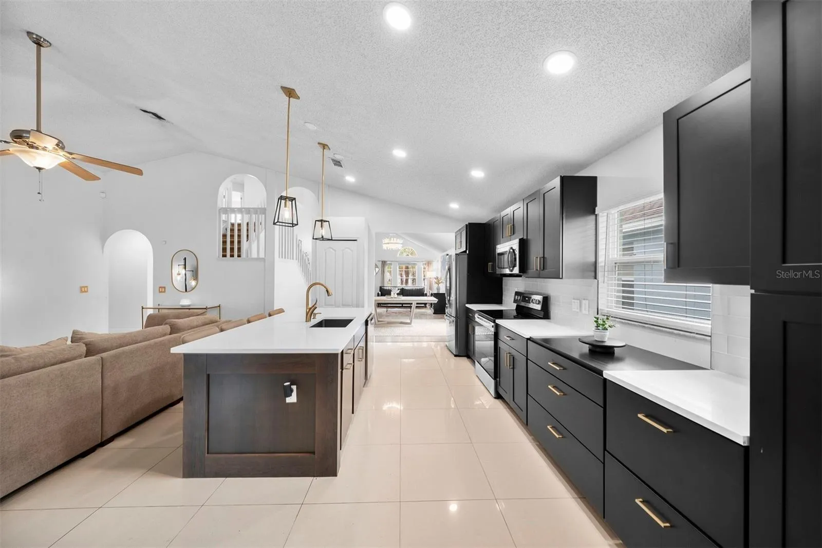 Kitchen &amp; Family Room