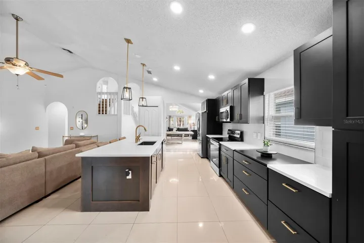 Kitchen &amp; Family Room