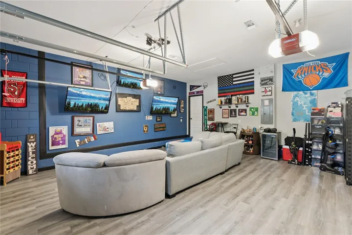 garage/flex space