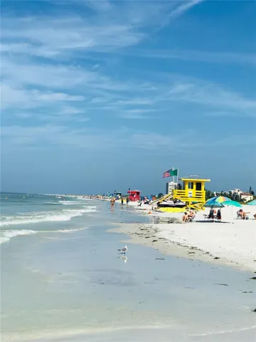 Just a few miles to Siesta Key Beach!
