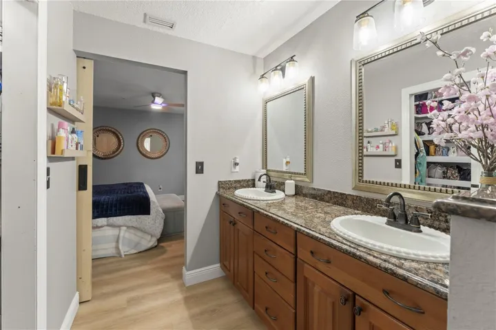 Master Ensuite/Granite Countertops