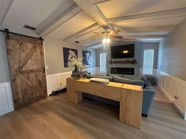 Living Room/Den