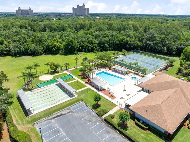 Tennis courts, Basketball, Pool and Clubhouse