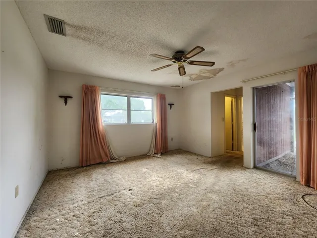 Primary Bed - with Lanai access