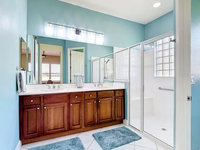 Double sink vanity