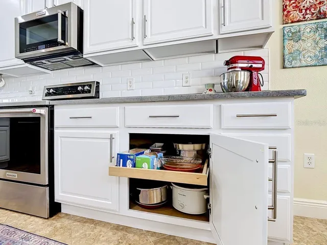 Cabinet pull outs