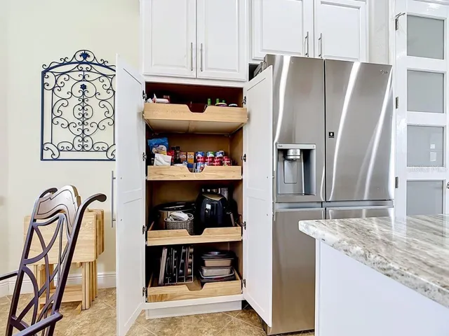 Pull out drawers for easy storage access