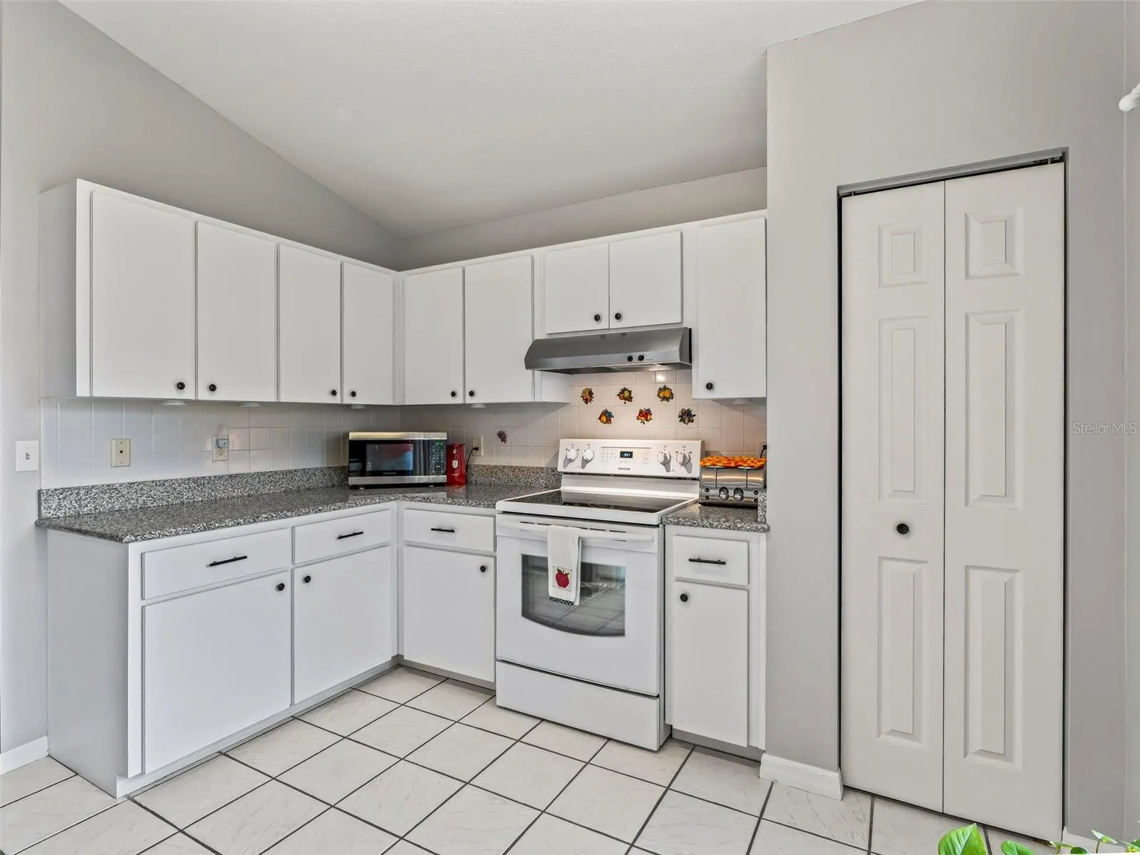 Plenty Cabinets! Nice Size Pantry Closet!