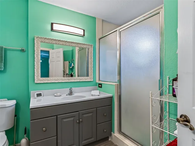 En Suite w/Walk in Shower