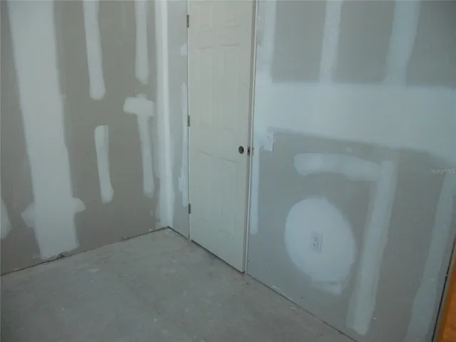 BEDROOM 2 CLOSET.