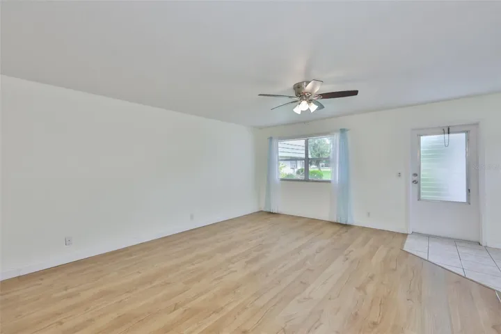 Large open windows allows for natural Florida sunshine.
