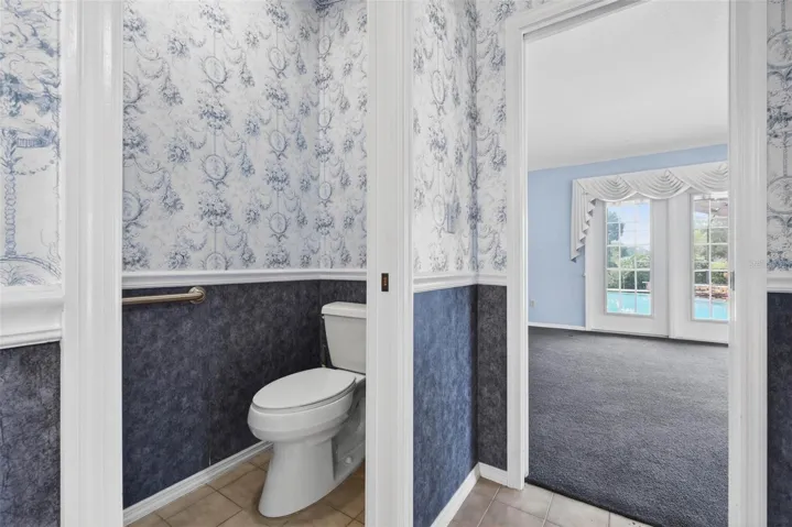 Primary Bath, private toilet