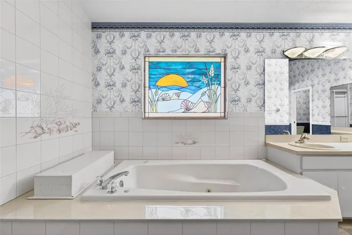 Primary ensuite bath, separate tub and shower