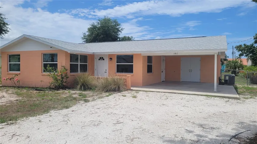 Cottage Bungalow close to Dearborn Street