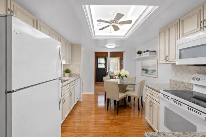 Cozy eat in area-virtually staged