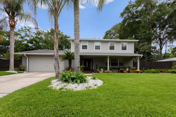4 bedroom/2.5 bathroom home in Greenbriar--centrally-located in Gainesville with easy access to UF, NFRMC, VA Medical Center and SFC.