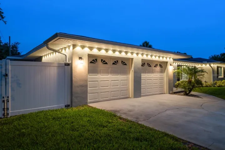 Access to large side yard for secured parking of boat or other marine items such as kayak or canoe.