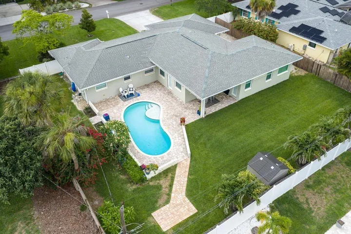Imagine the fun! Lots of room for family gatherings, pets to enjoy or week end Barbeques!
