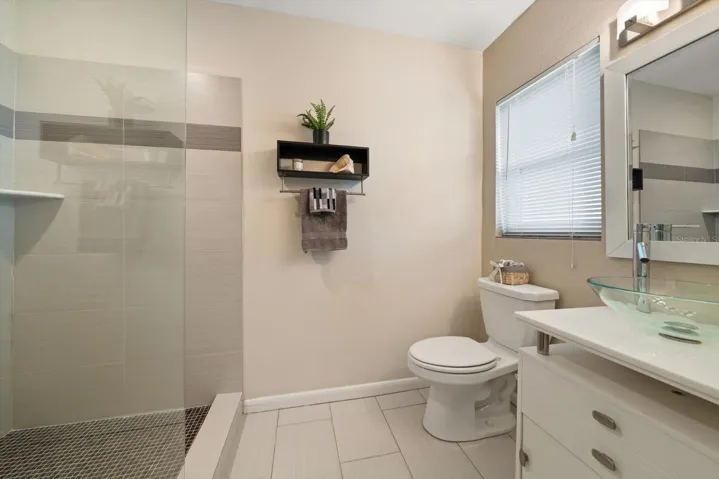 Full bath in second bedrooom