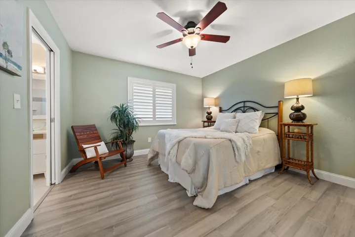 Second bedroom with ensuite bathroom-perfect guest suite.
