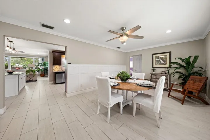 Dining area/flex space