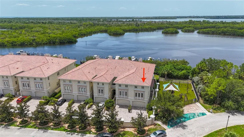 Welcome to 1008 Paseo Del Rio NE in St Petersburg, Florida.