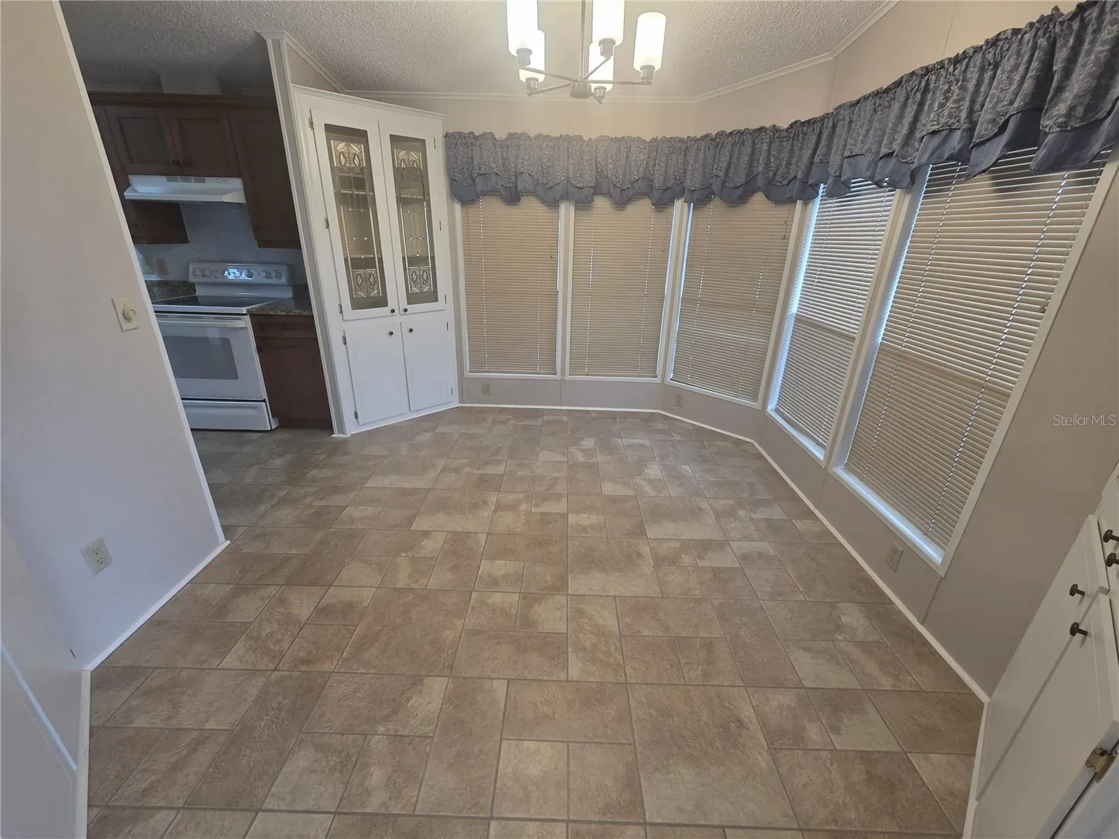 Dinning room from great room