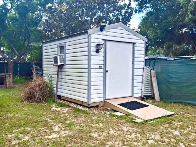 shed/mancave with A/C