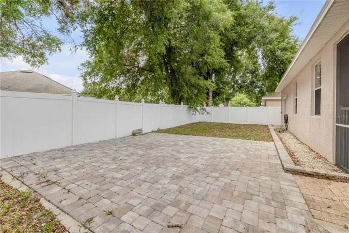 Backyard wiht Paver Entertaining area