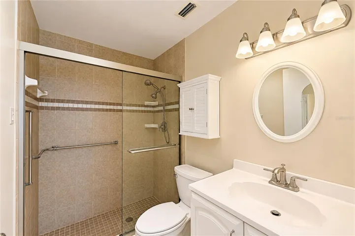 Primary bedroom ensuite bathroom