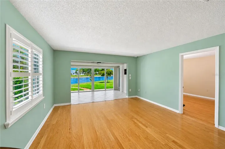 Dining through to lake