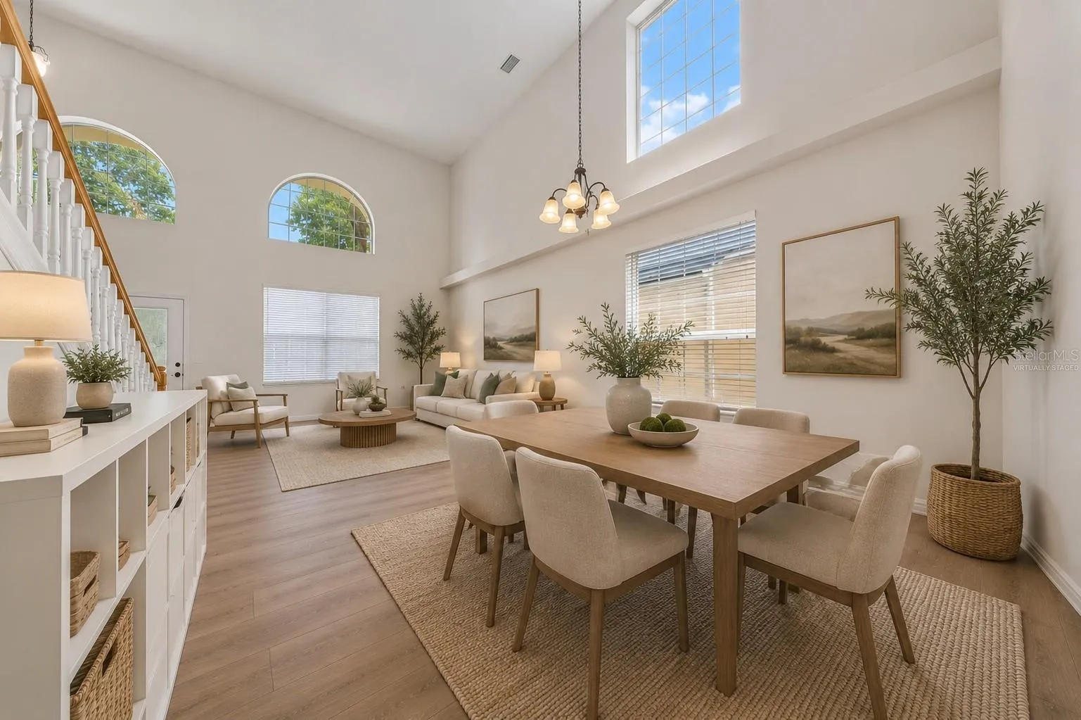 VIRTUALLY STAGED DINING ROOM