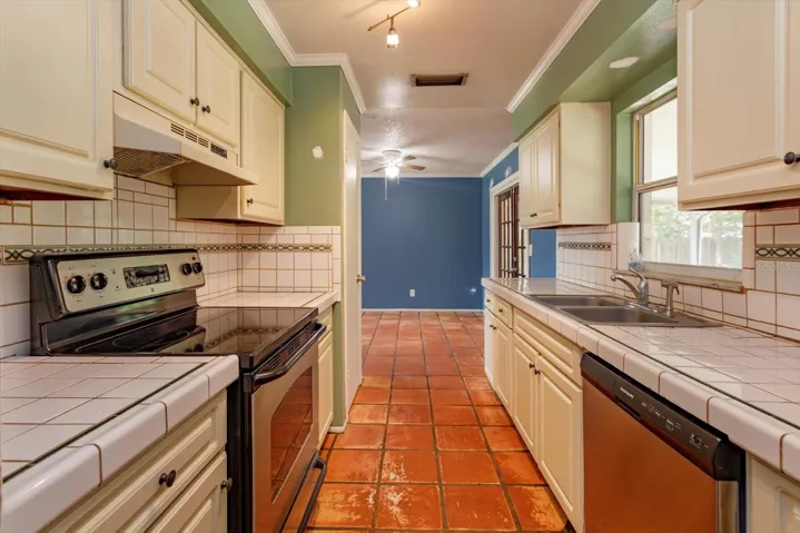Kitchen with dining area at the other side