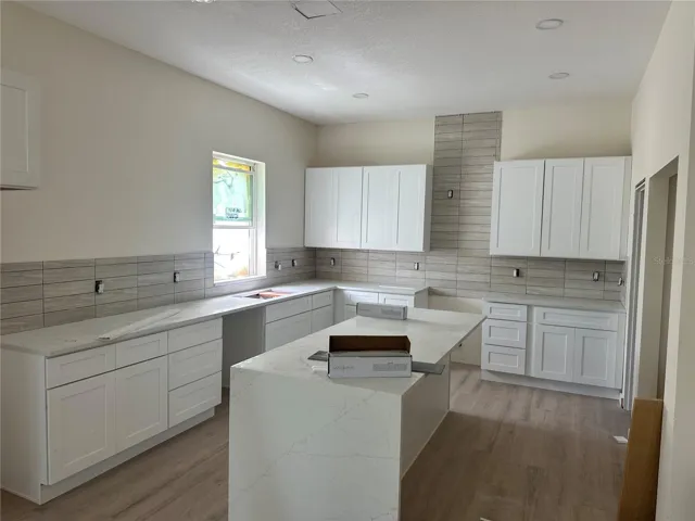 Open kitchen floor plan