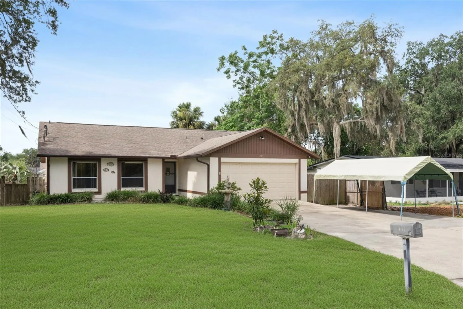 Well Maintained 3 Bedroom/2 Bedroom Home/Screened In Lanai / 2 Car Garage and 1 Carport /Fully Fenced Backyard