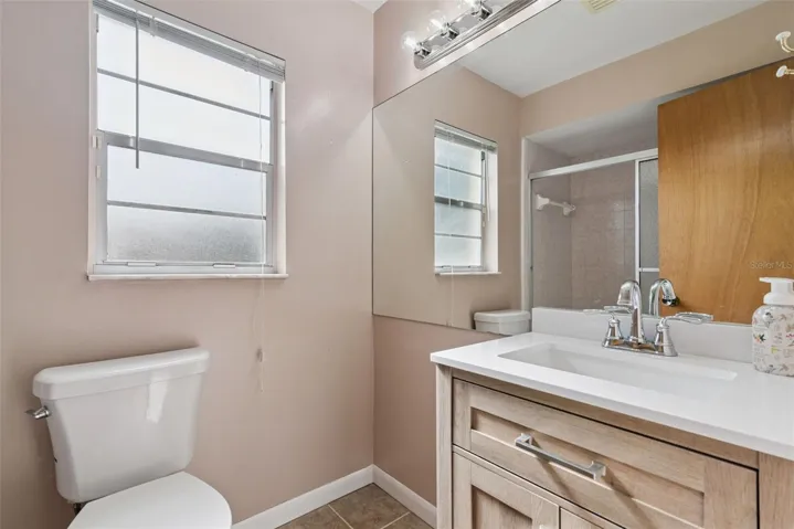Secondary Bathroom with Shower/Tub Combo