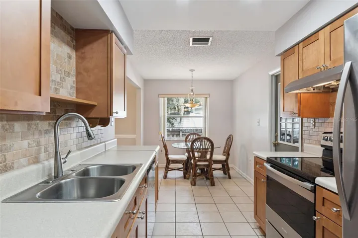 Eat-In Kitchen