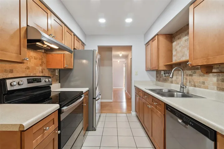 Eat-In Kitchen