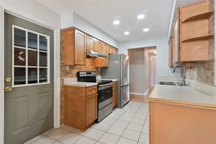 Eat-In Kitchen